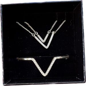 Victoria secret bracket and necklace set